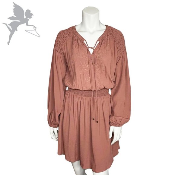 Astr Dresses & Skirts - ASTR Peasant dress